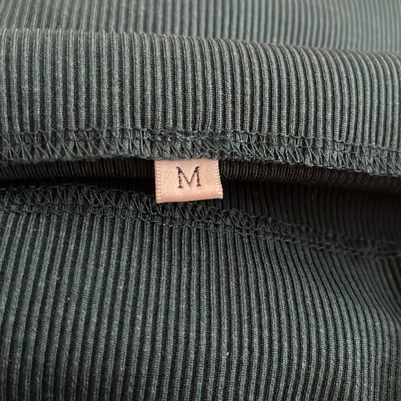 Beautiful Form Fitting Dress - Picture 4 of 4